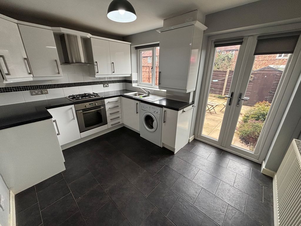 Property photo 2 of 12 Kitchen