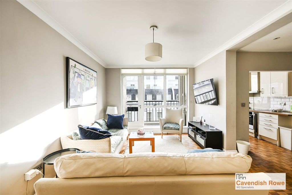 Property photo 3 of 16 Living Area Pic 4 (Heron Court).Jpg