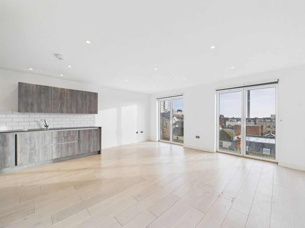 Property photo 1 of 6 Cam04693G0-Pr0084-Still006