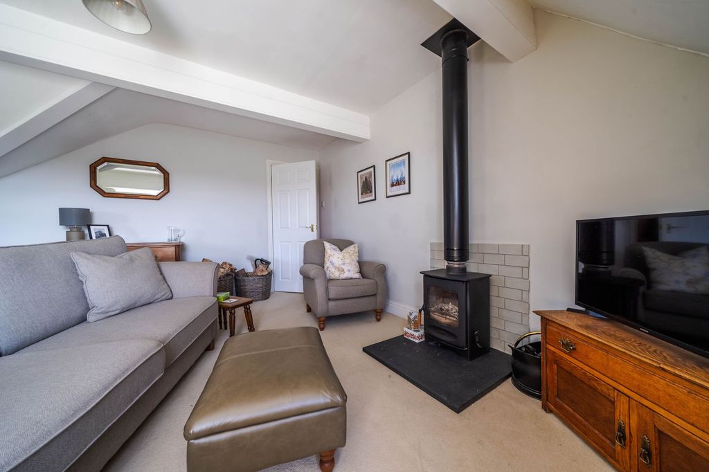 Property photo 3 of 21