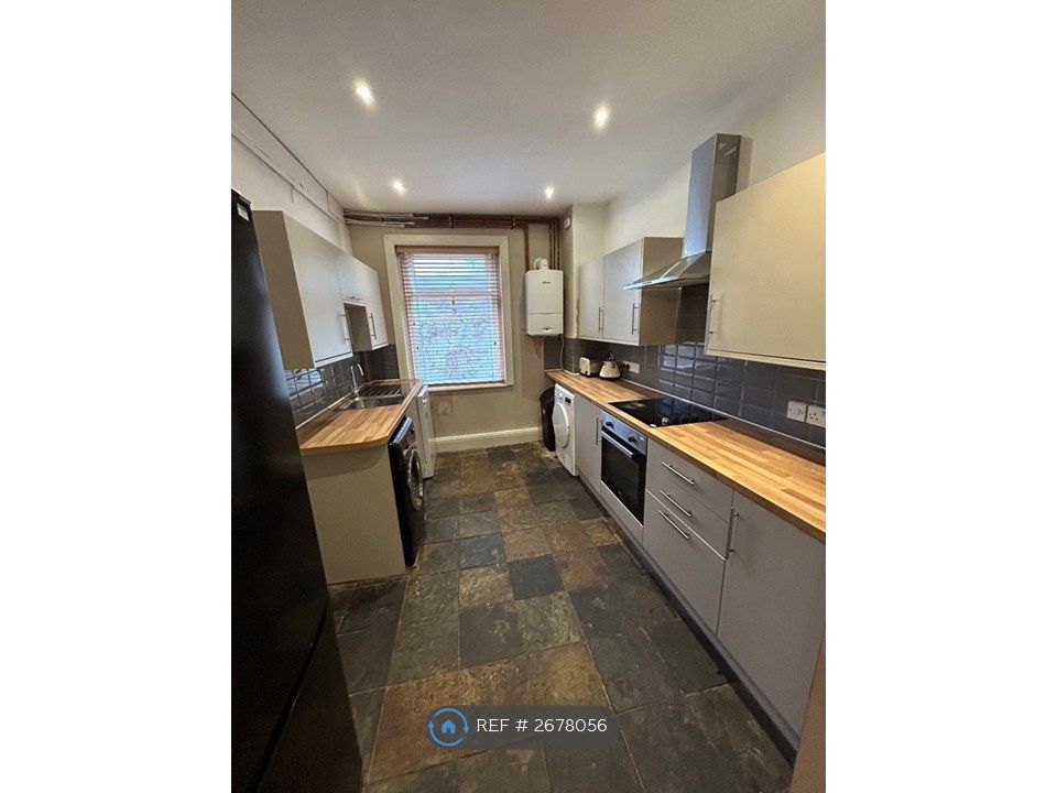 Property photo 1 of 6 Kitchen