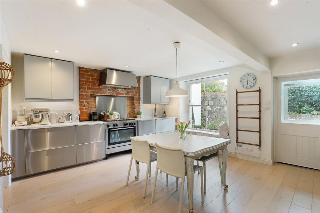 Property photo 3 of 24 Ph58_6526429.Jpg