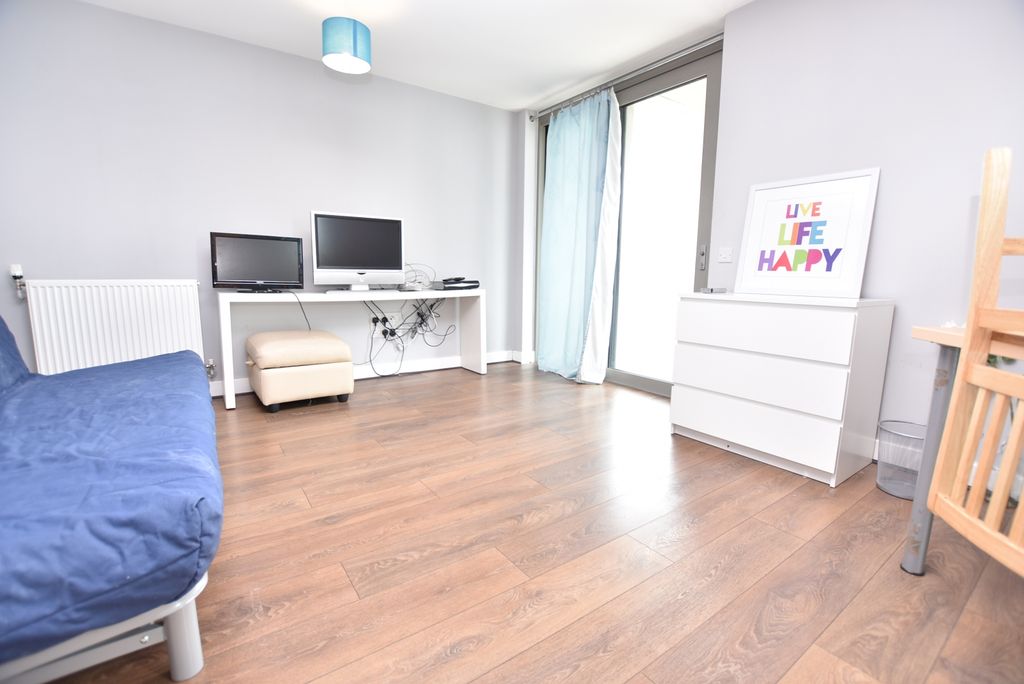 Property photo 2 of 8 Lounge