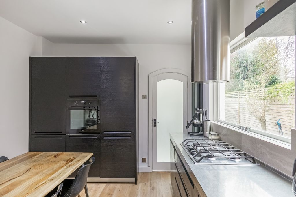 Property photo 3 of 16 103668_48-Clive-R...