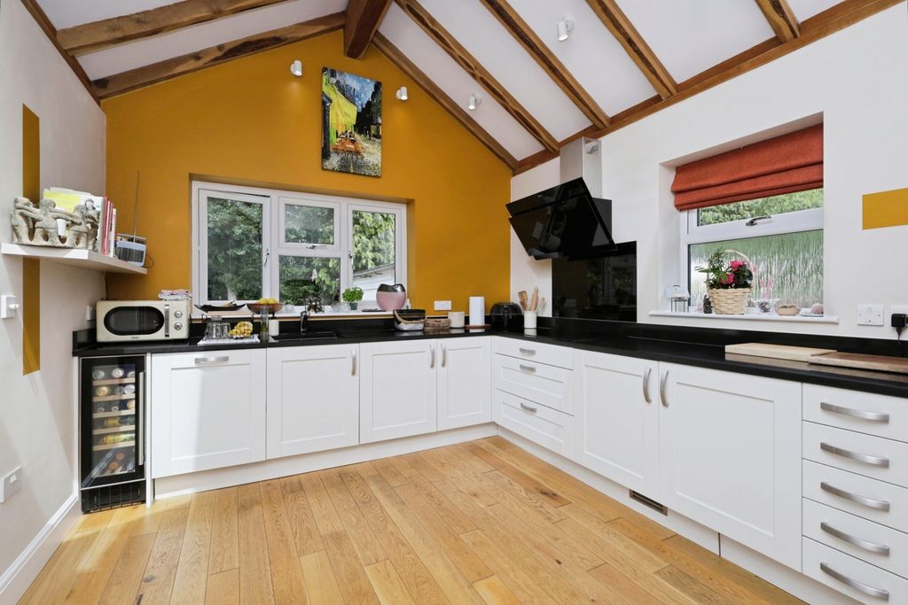 Property photo 3 of 17 Photo