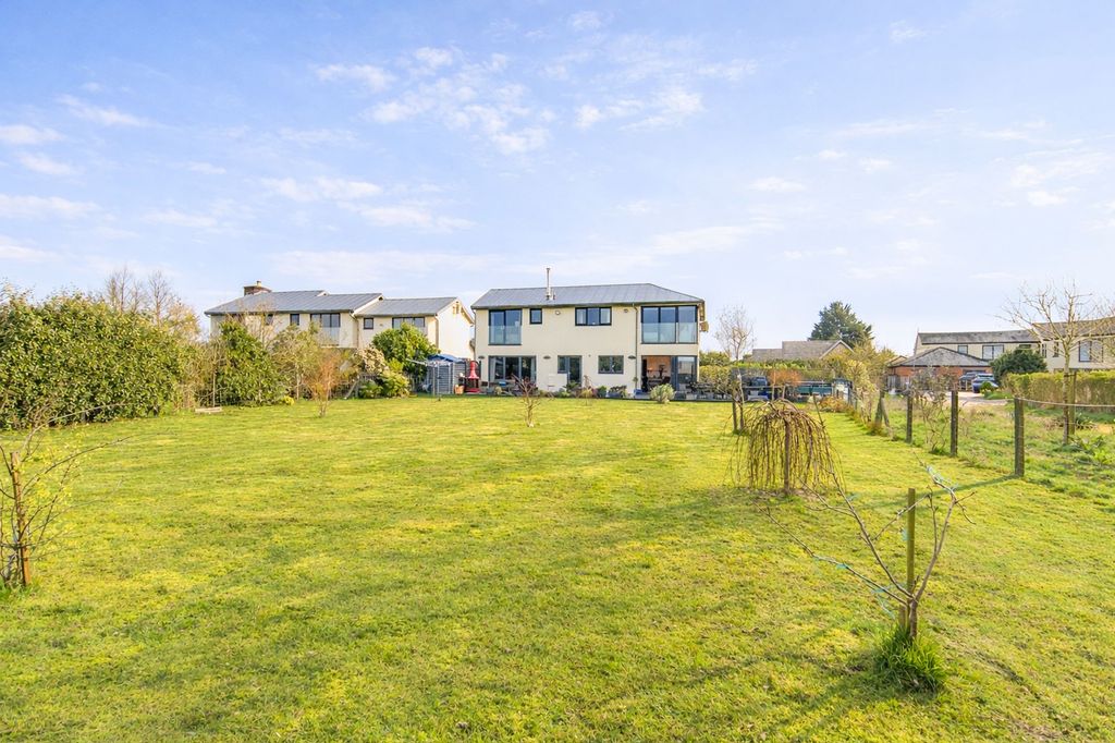 Property photo 3 of 42