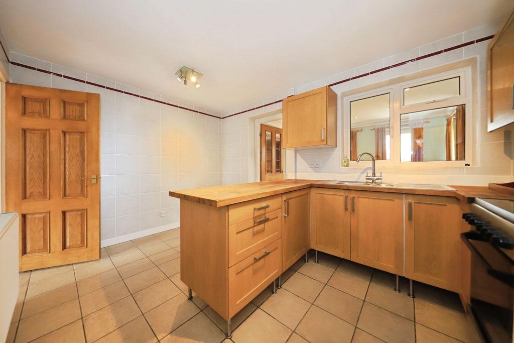 Property photo 3 of 9 Kitchen/Diner