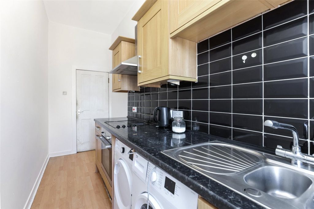 Property photo 3 of 21 Picture No. 11