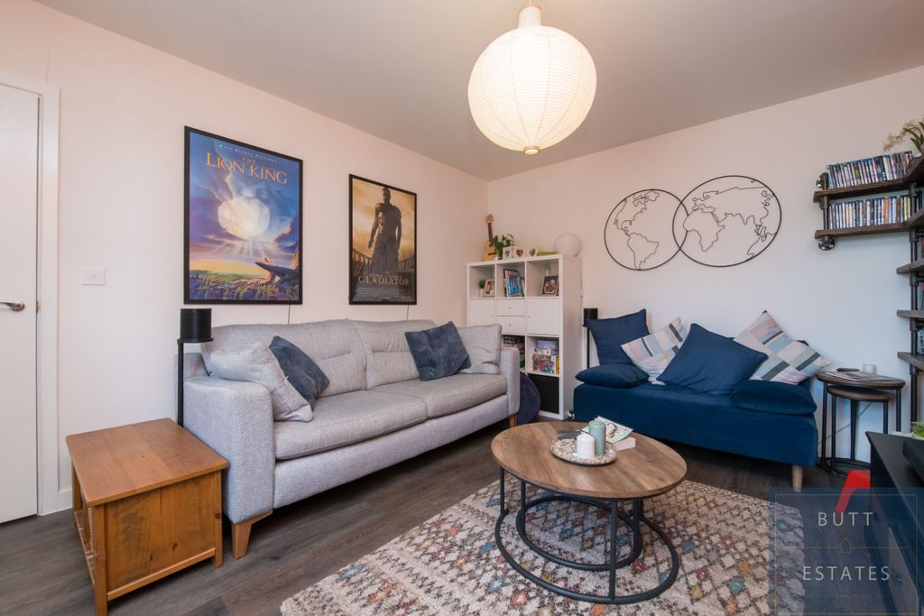 Property photo 3 of 11