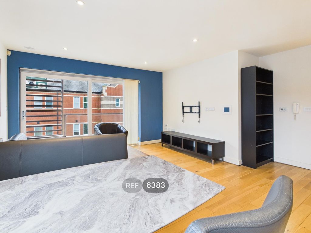 Property photo 3 of 21 Kitchen / Living Area