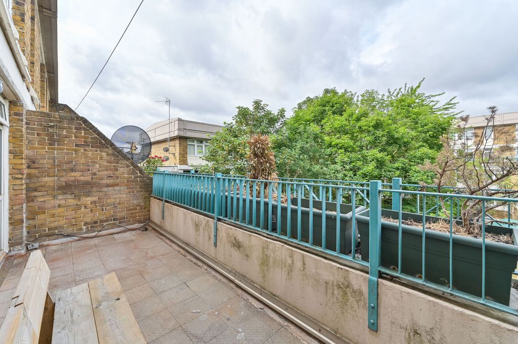 Property photo 3 of 13