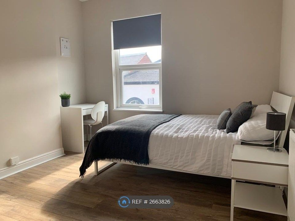 Property photo 3 of 13 Bedroom 2