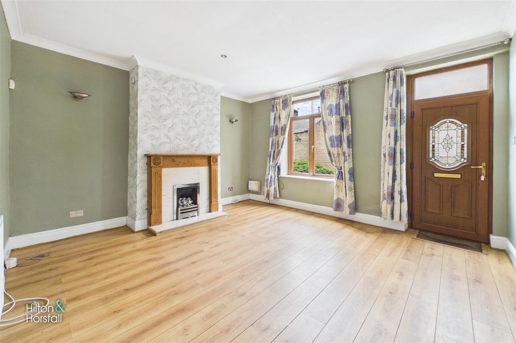 Property photo 2 of 11 Halstead Lane