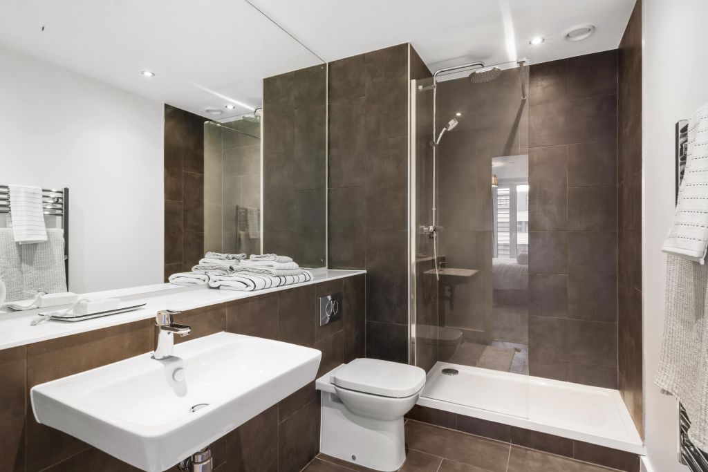 Property photo 2 of 28