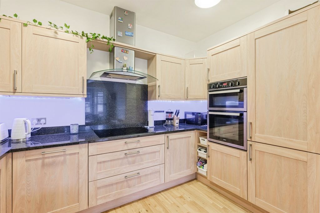 Property photo 3 of 20