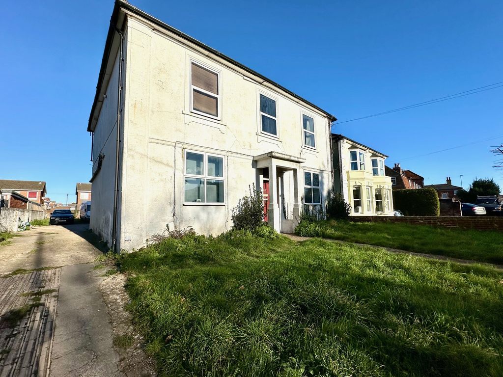 Property photo 1 of 3