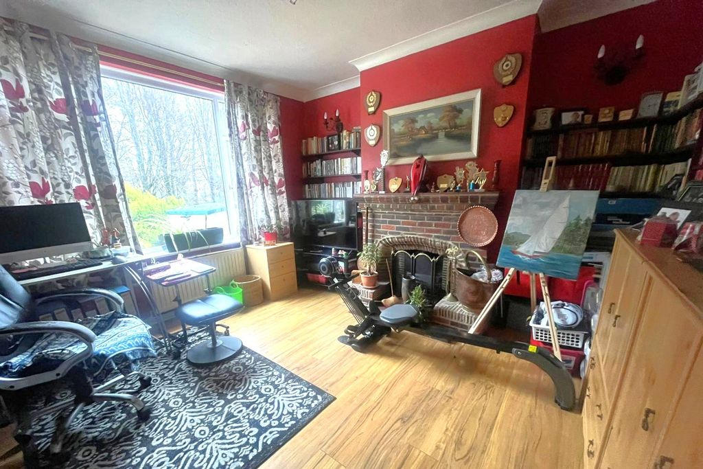 Property photo 2 of 17 Picture No. 16