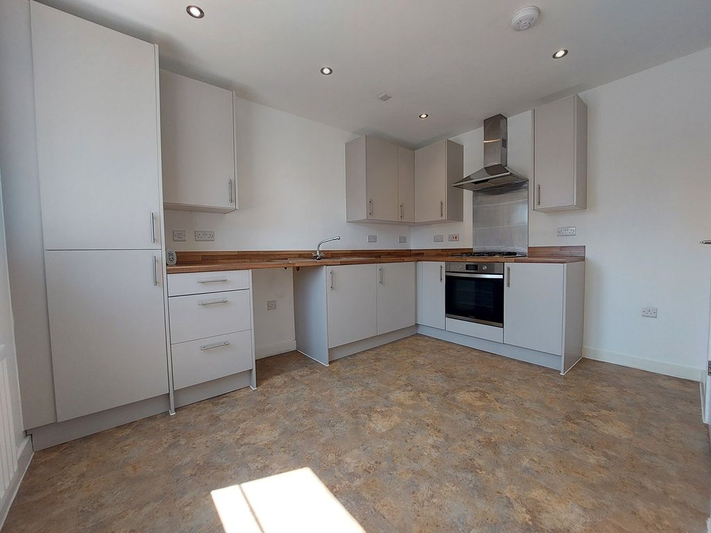 Property photo 3 of 14 Kitchen 