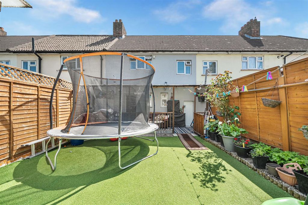 3 bed property for saleSutton Road, Barking IG11