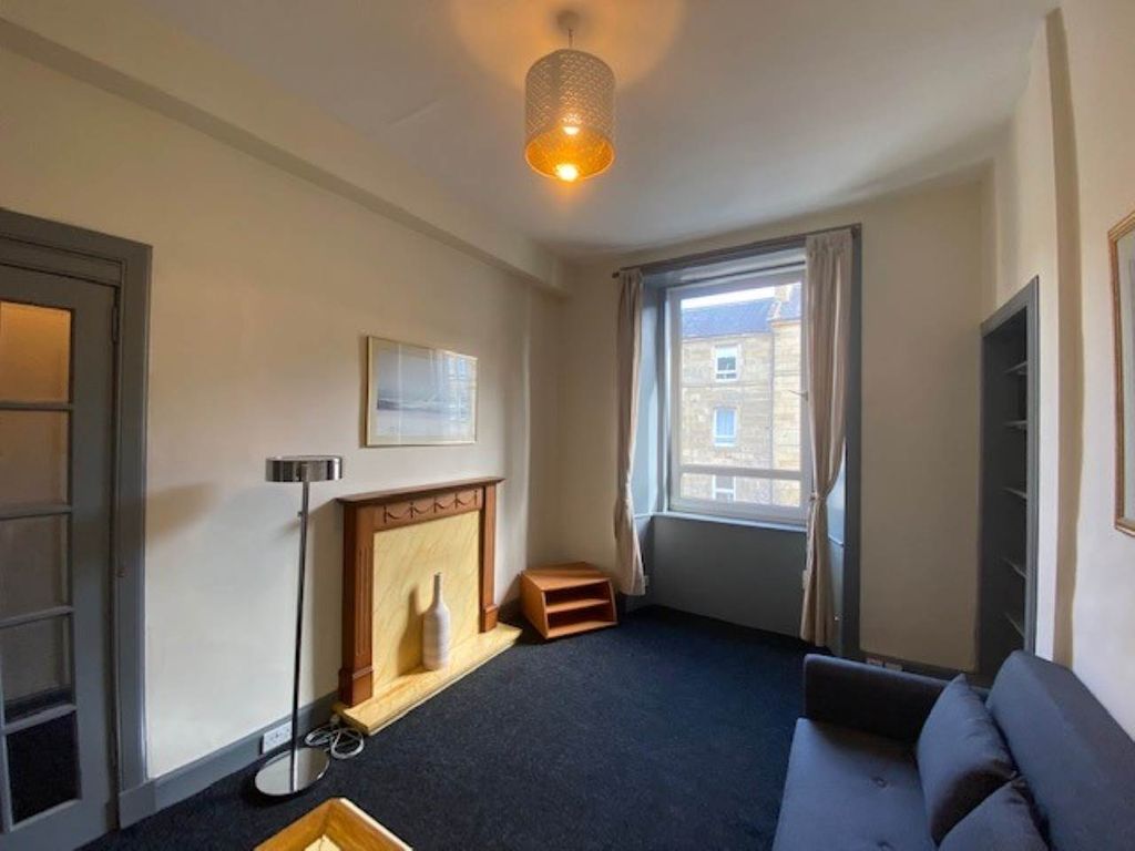 Property photo 3 of 8 Lounge 2
