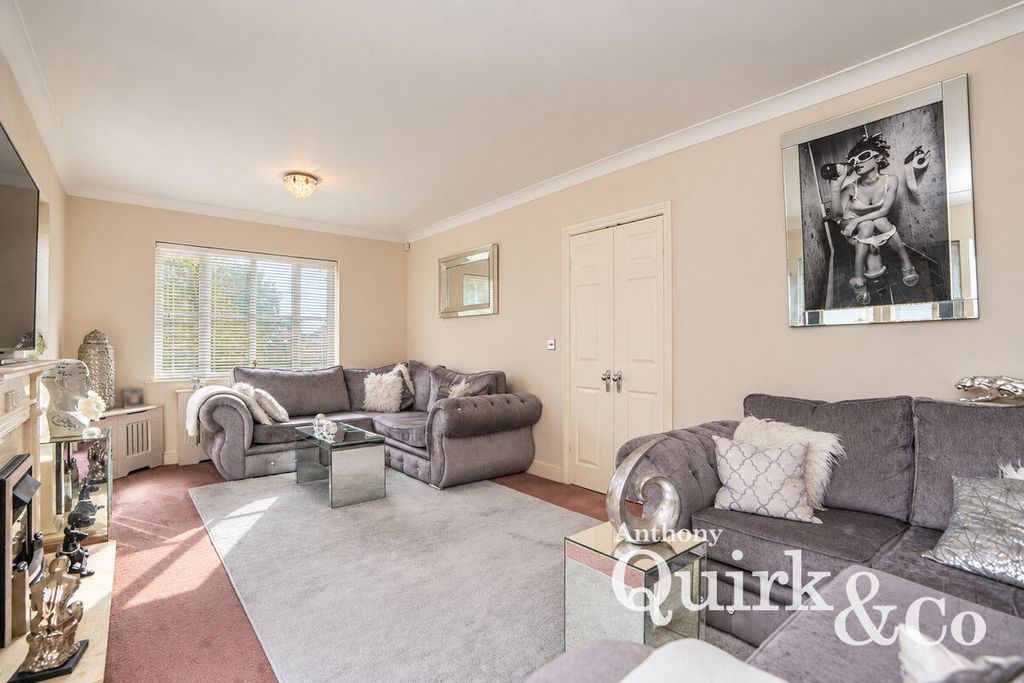 Property photo 2 of 31