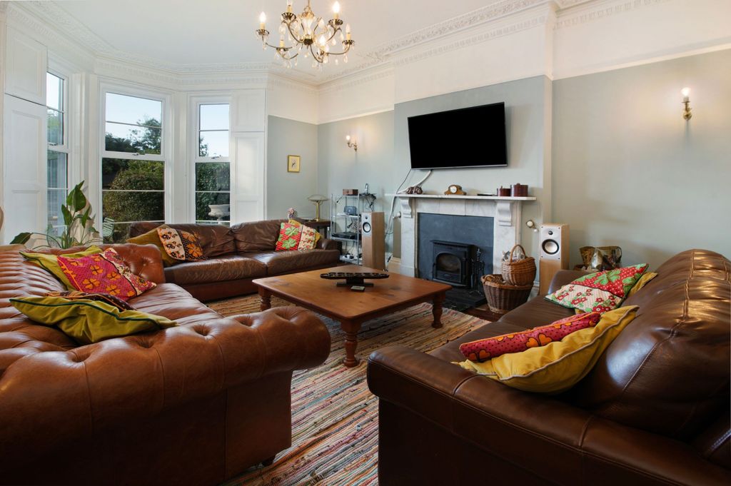 Property photo 3 of 17