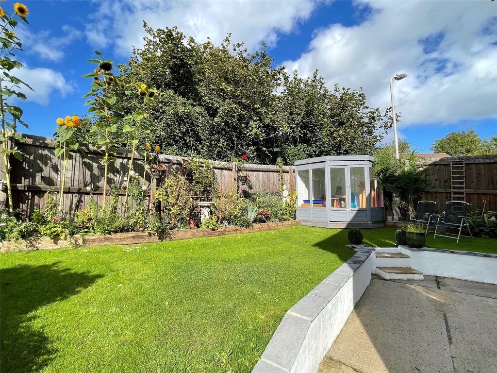 Property photo 2 of 12 Garden