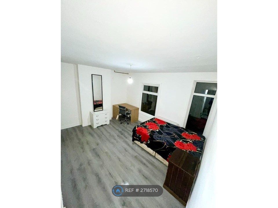 Property photo 2 of 12 Bedroom 1