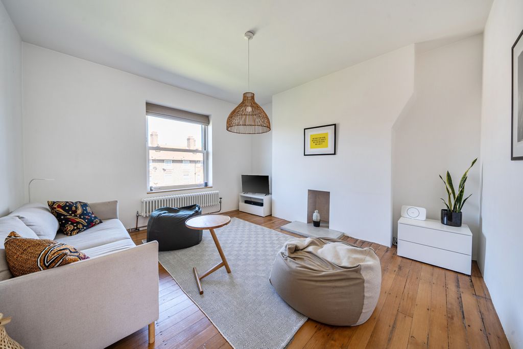 Property photo 1 of 20 1438097-14-69d4Eb...