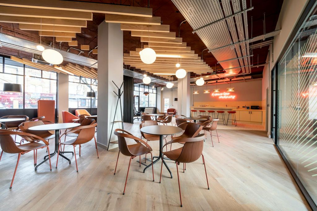 Property photo 3 of 12 Saundershouseealing_008.Jpg