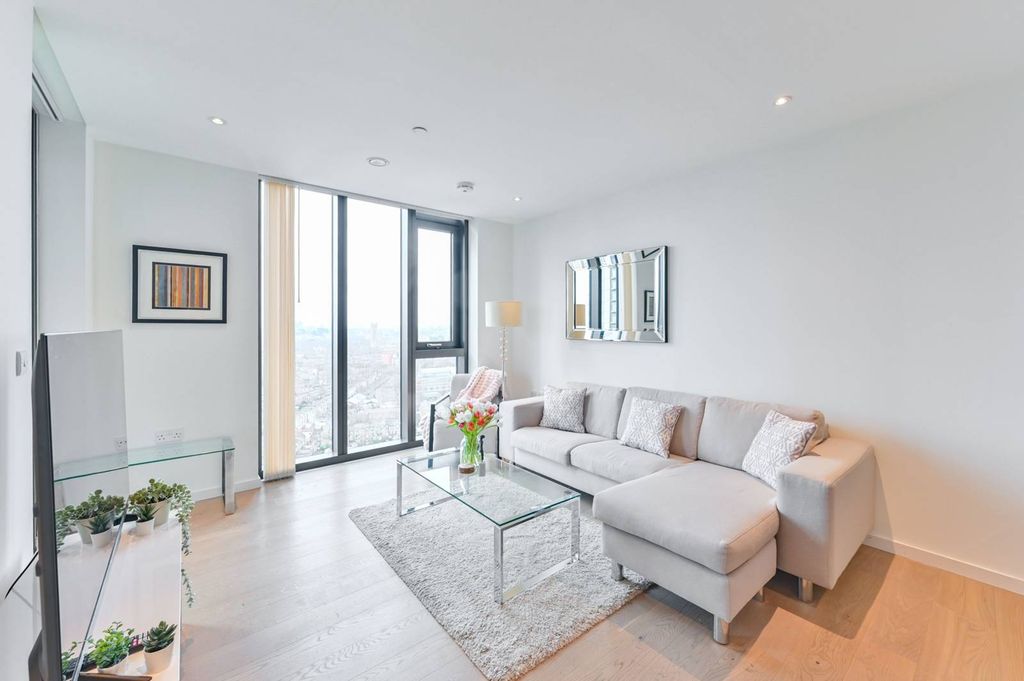 Property photo 2 of 23