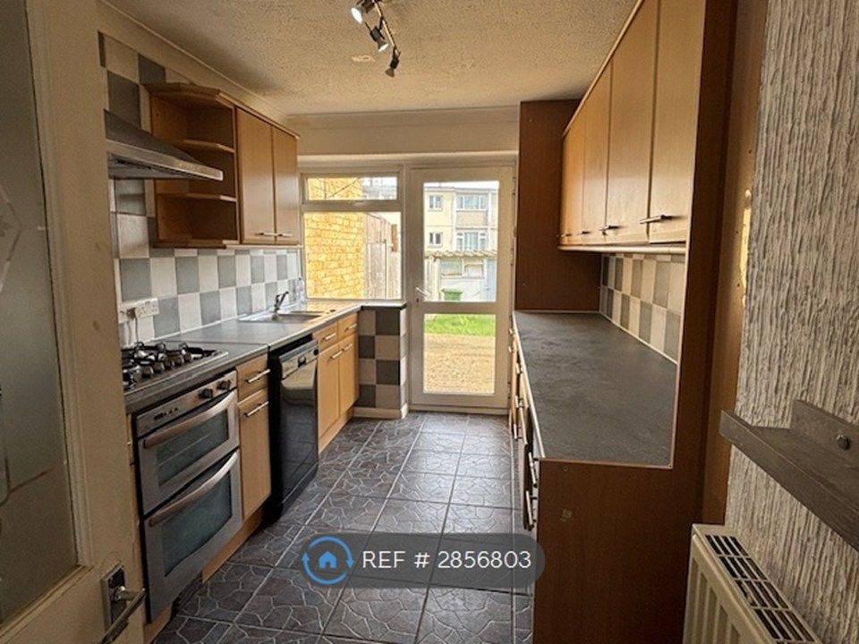 Property photo 2 of 6 Kitchen