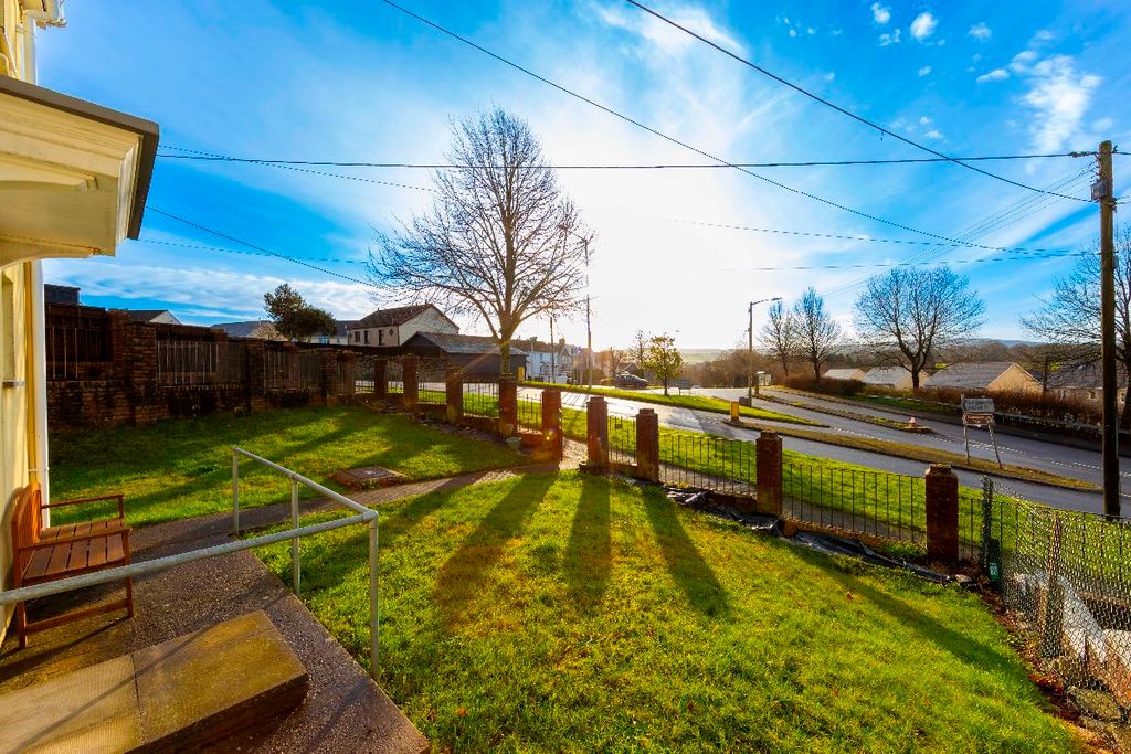 Property photo 3 of 37