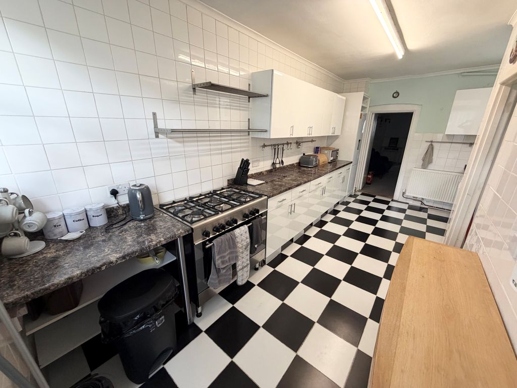 Property photo 3 of 9 Kitchen