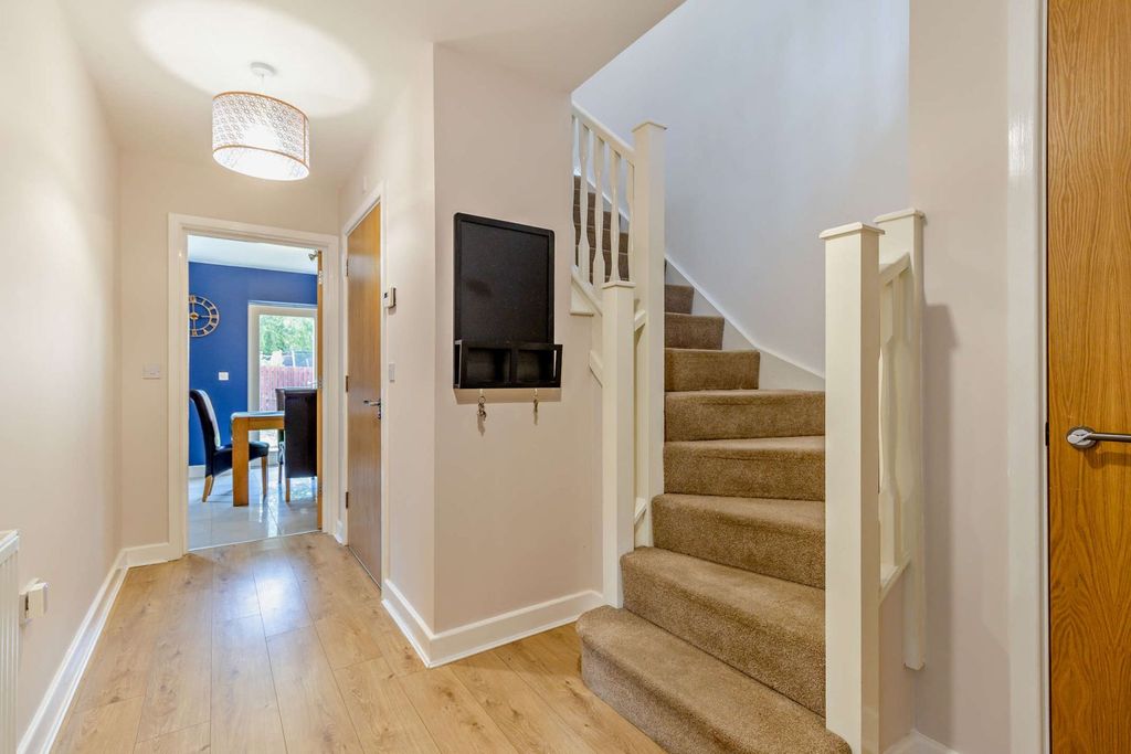 Property photo 2 of 22 Hallway