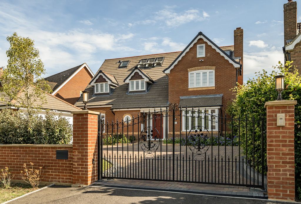 Property photo 1 of 12 1316922-23-685Dac...