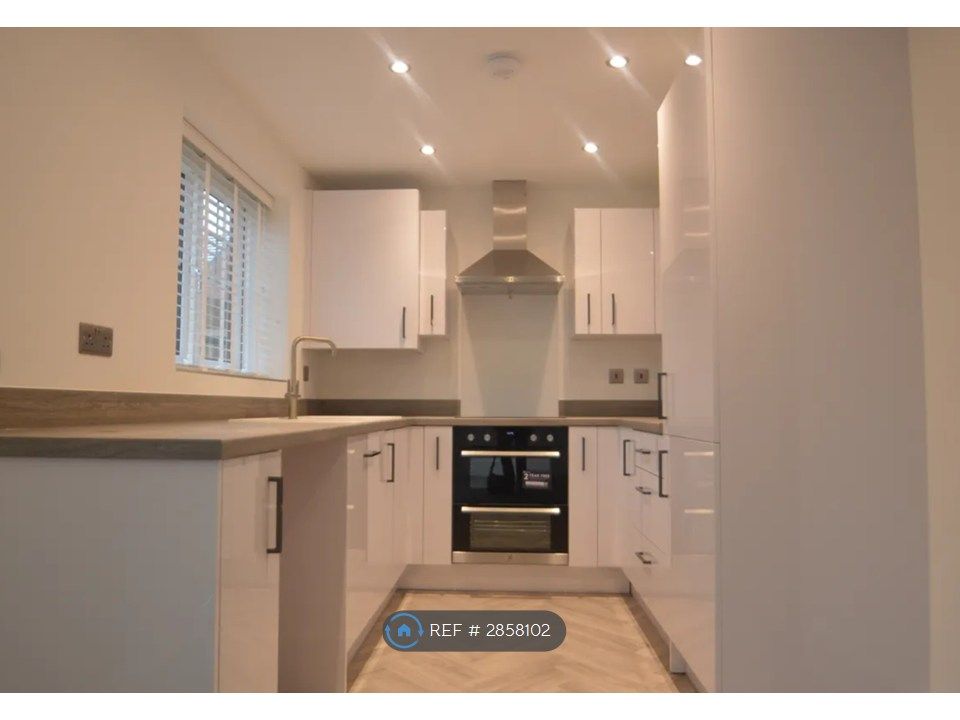 Property photo 2 of 11 Kitchen