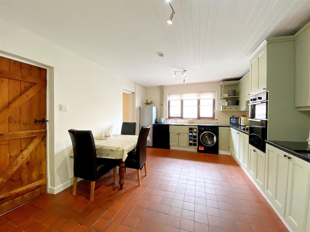 Property photo 3 of 36 656036.Jpg
