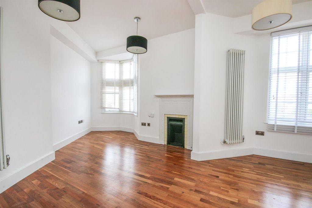 Property photo 1 of 9 1