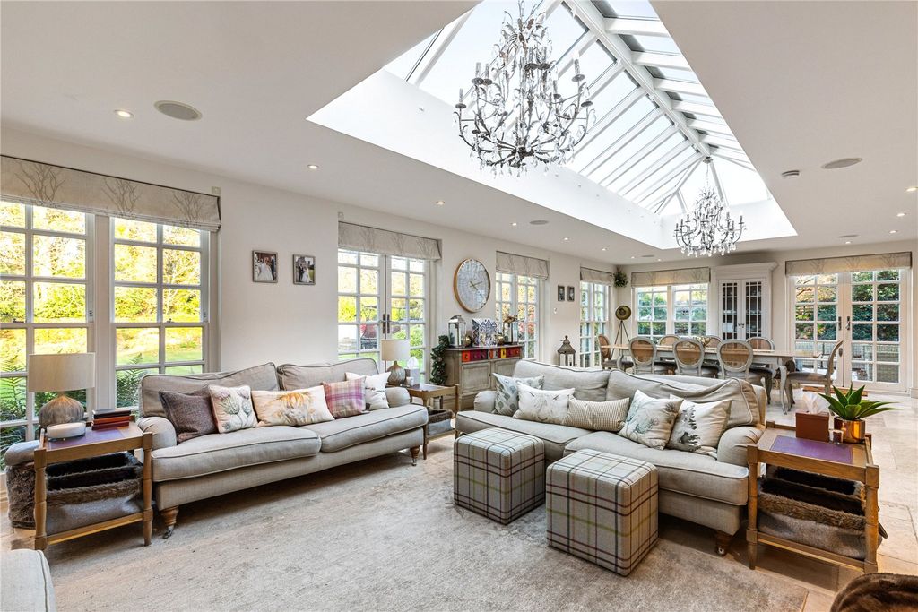 Property photo 3 of 23 Sitting Area