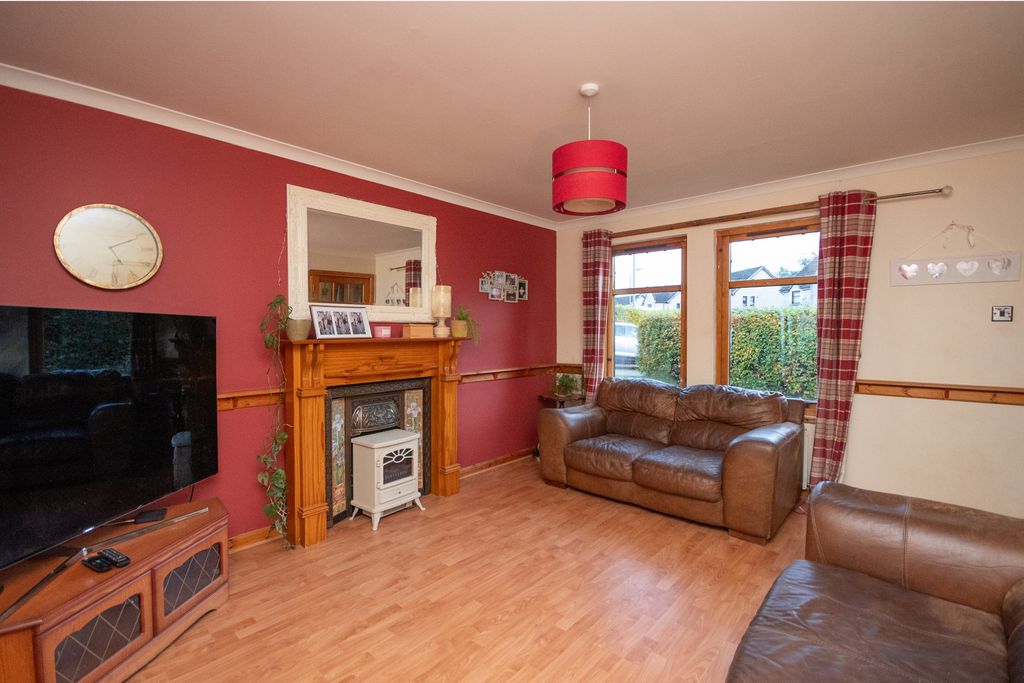 Property photo 3 of 24 Lounge