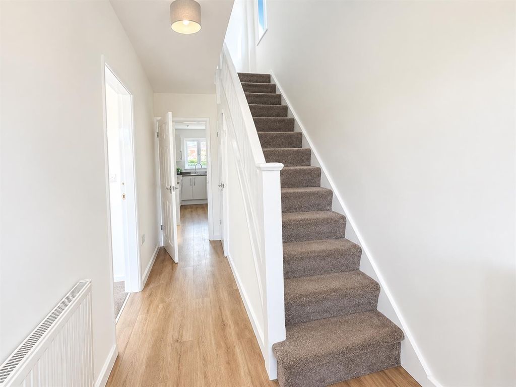 Property photo 2 of 11 Hallway.Png