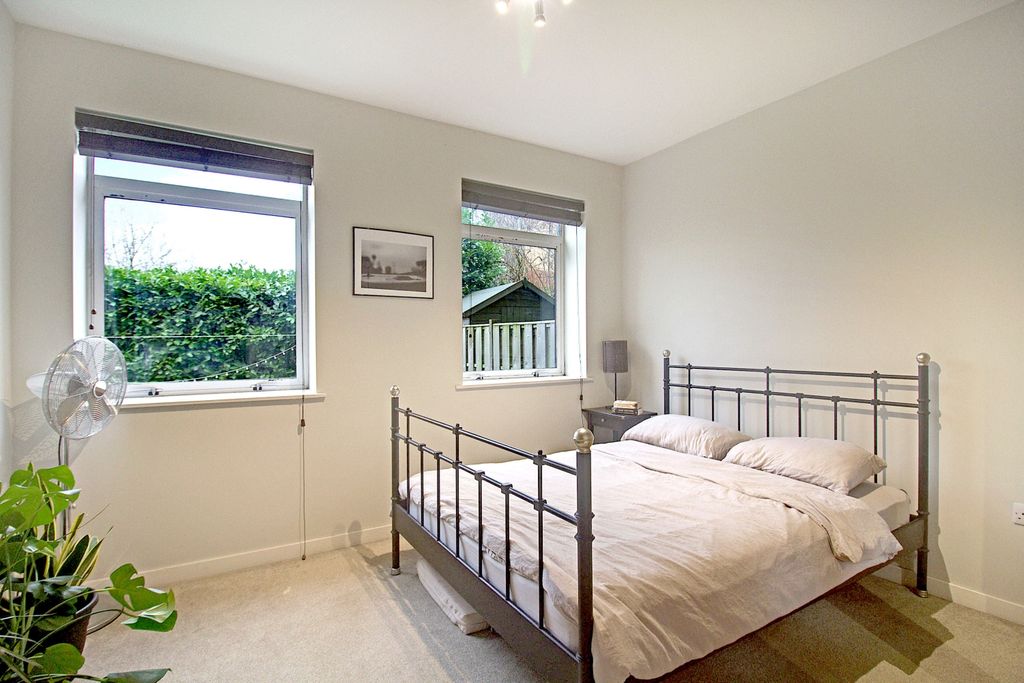 Property photo 2 of 9 Bedroom