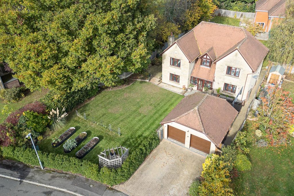 Property photo 2 of 28 11 Erleigh Drive-4.Jpg