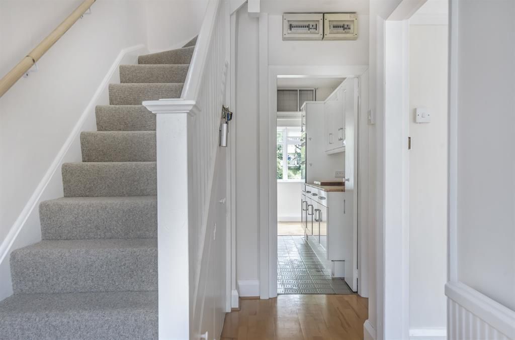 Property photo 2 of 18 Entrance Hall