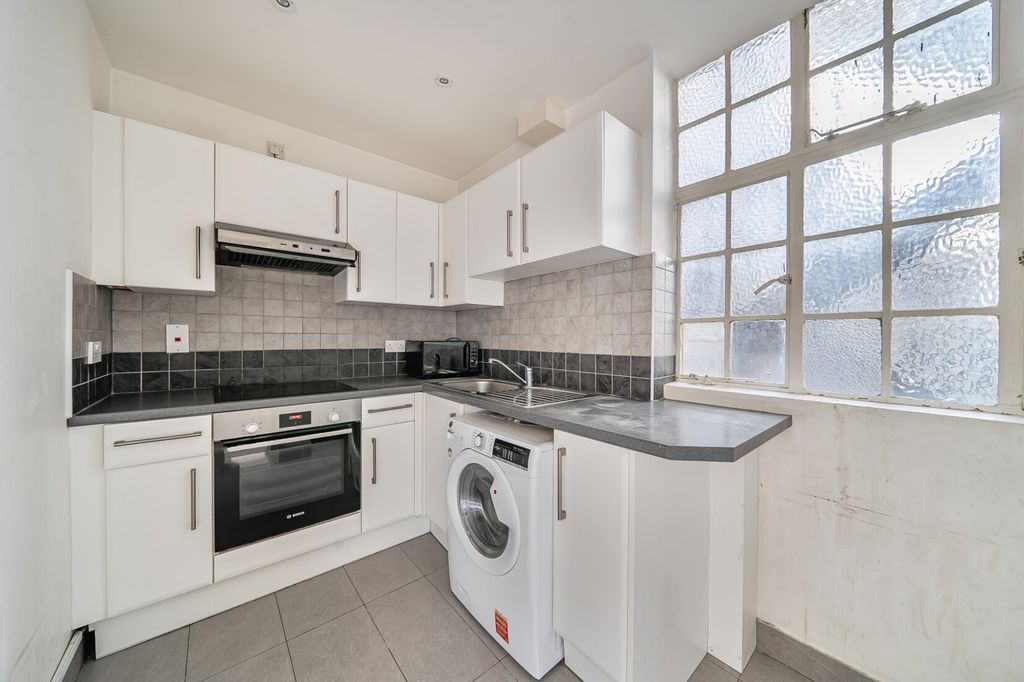 Property photo 3 of 20 Kitchen