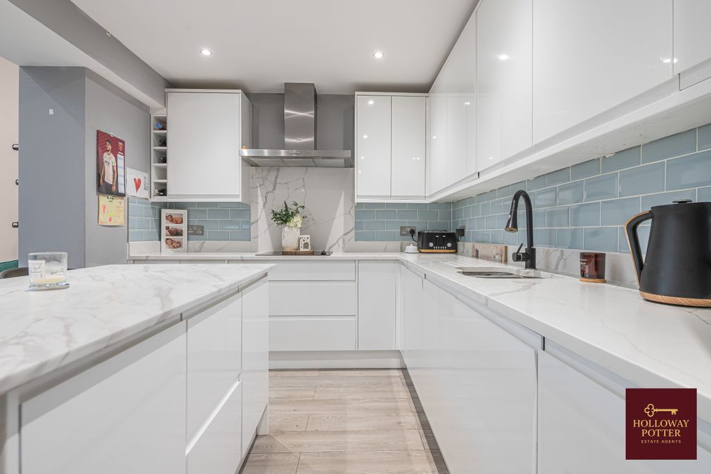 Property photo 1 of 27