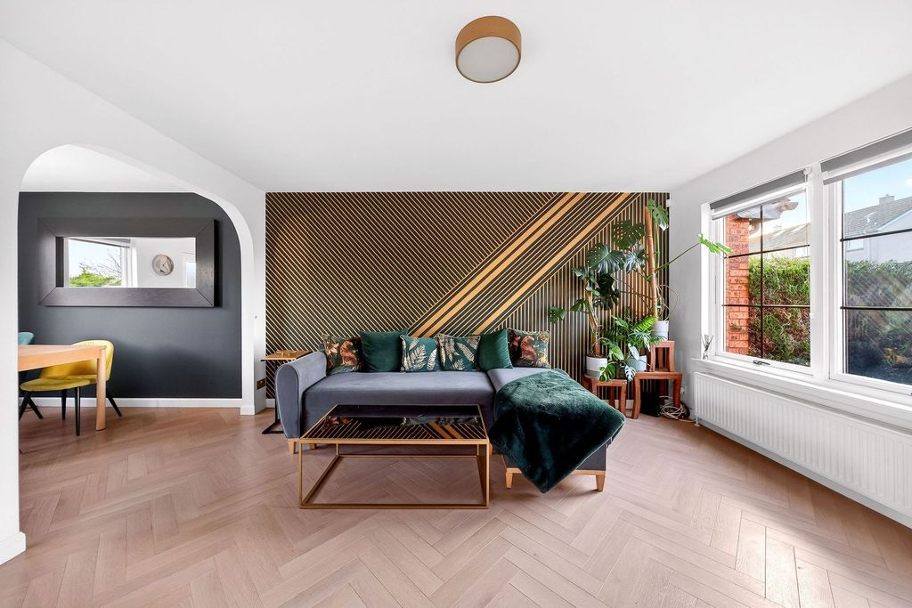 Property photo 2 of 47 Living Room