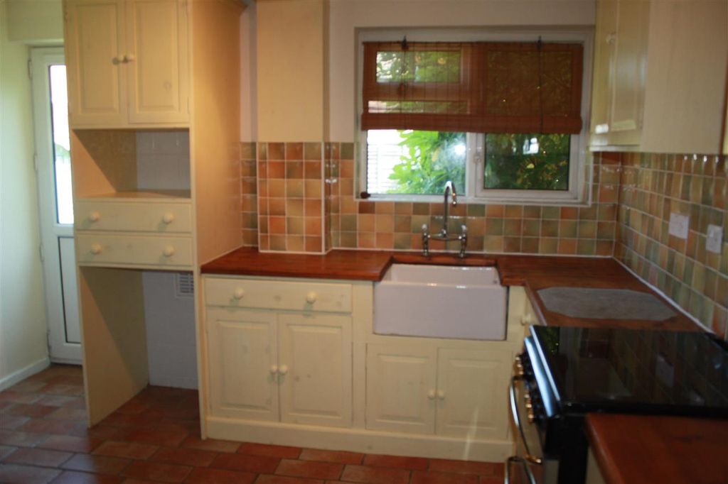 Property photo 3 of 14 Kitchen