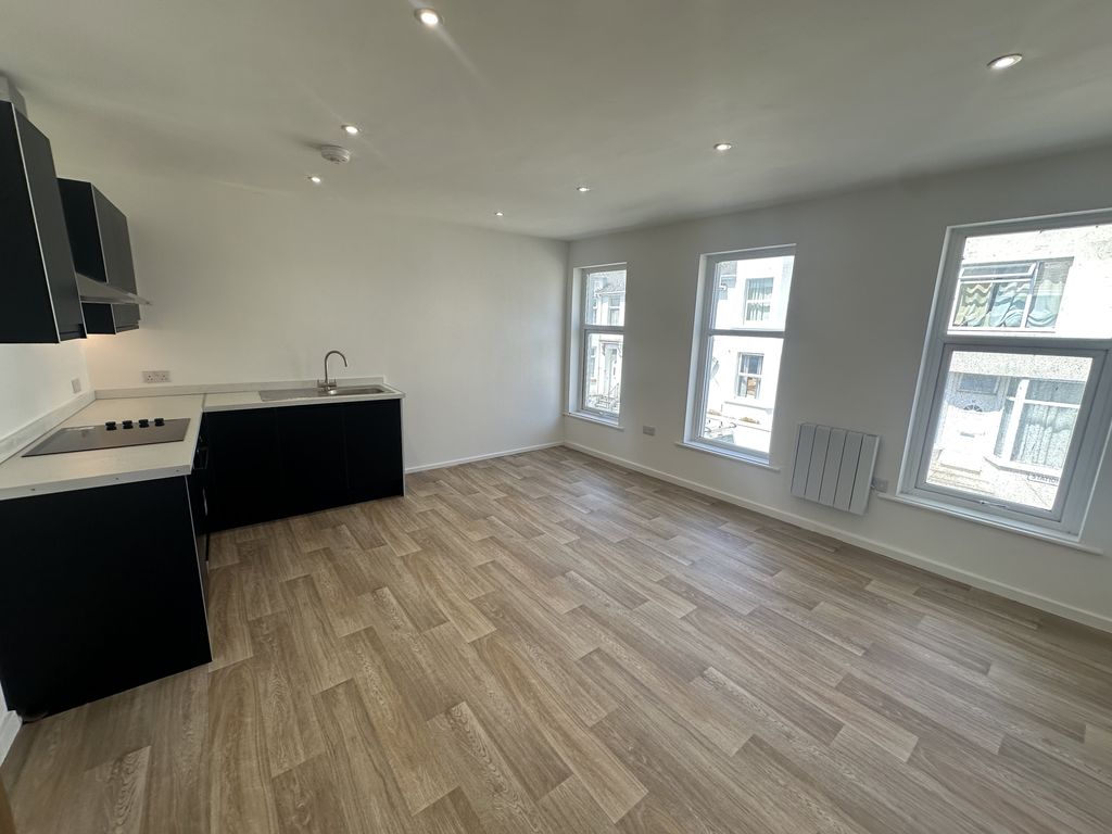 Property photo 1 of 6 Image00005